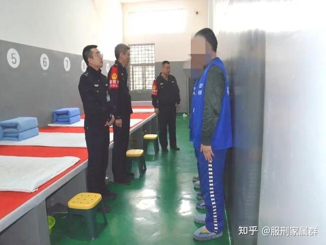 开监禁生活的真实面貌看守所的“住”：揭(图3)